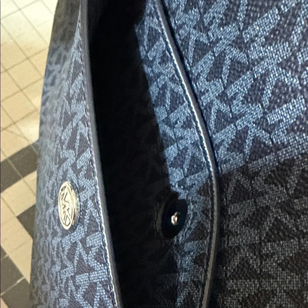 Michael Kors Dark Blue Signature Tote - Picture 7 of 15